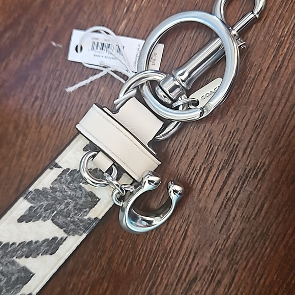 COACH KEYRING - Picture 8 of 12
